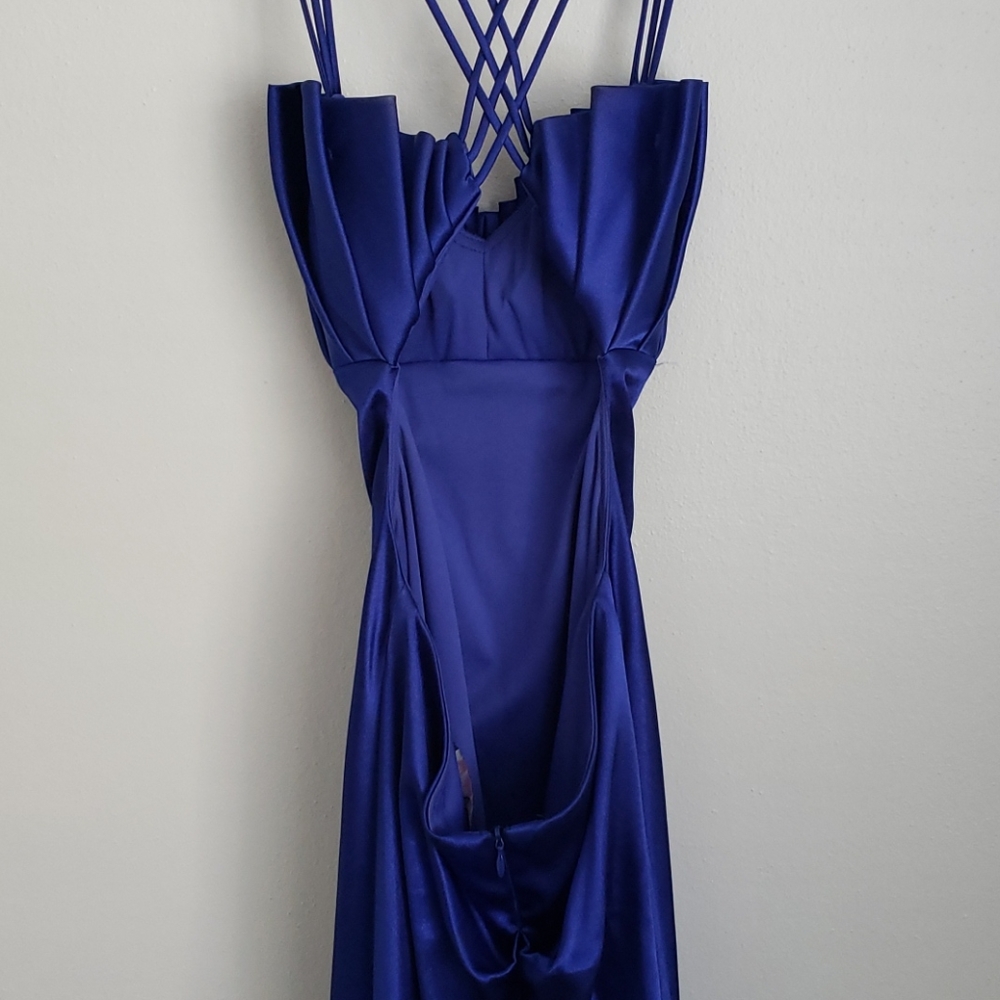 Dress - Picture 5 of 5